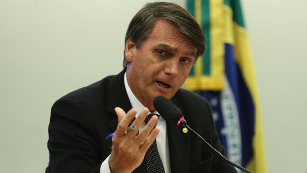 BOLSONARO DIZ QUE GOSTARIA QUE BRASILEIROS VOLTASSEM AO TRABALHO. (01/05/2020)