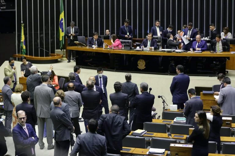 Covid-19: Bolsonaro diz que auxílio a informais durante pandemia pode chegar a R$ 600