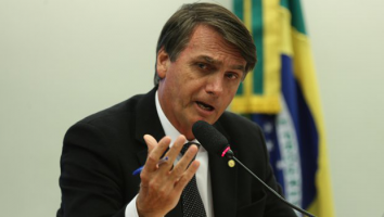 BOLSONARO DIZ QUE GOSTARIA QUE BRASILEIROS VOLTASSEM AO TRABALHO. (01/05/2020)