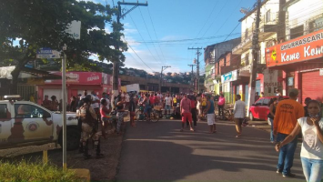 VÍDEO: FEIRANTES PROTESTAM CONTRA INTERDIÇÃO DA FEIRA DO MALHADO (02/05/2020)